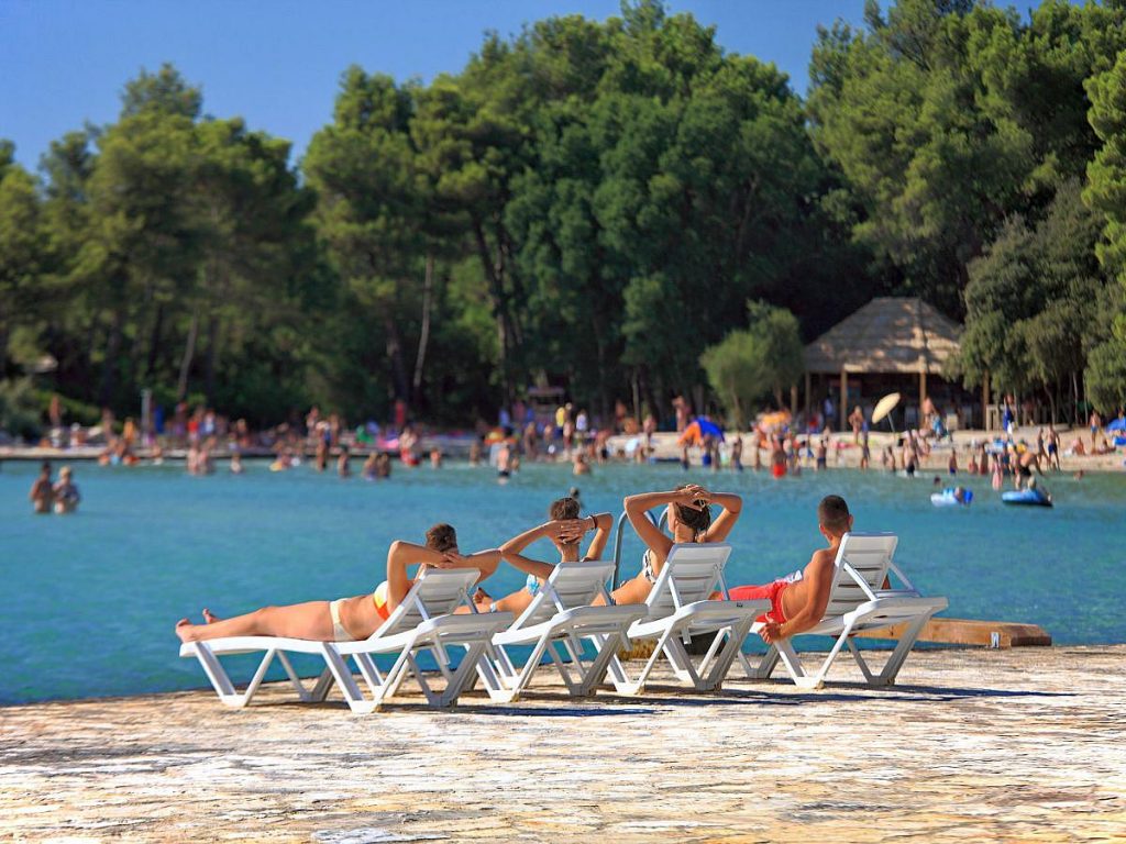 Ferienwohnungen Crvena Luka am Strand in Biograd na Moru in Dalmatien in Kroatien