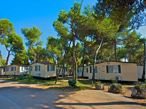 Mobilheime am Strand in Campingplatz Arena Indije in Banjole bei Medulin in Istrien in Kroatien